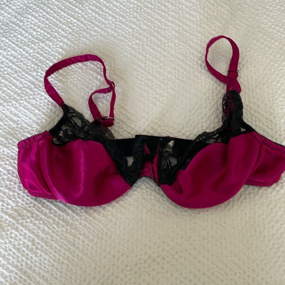 EUC Vintage Victorias Secret Satin and Lace Gold Label 90’s pink/black b…​